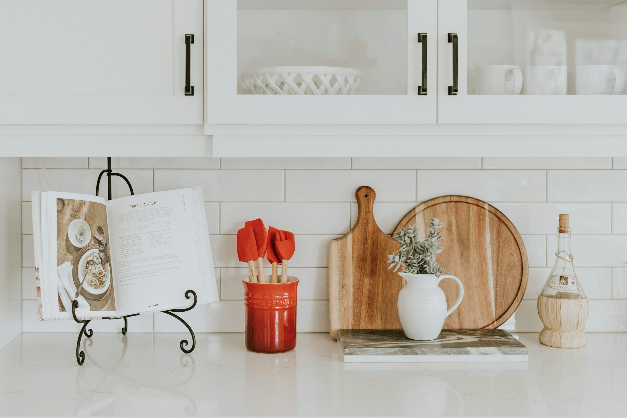 Read more about the article 7 Kitchen Counter Corner Decor Ideas That Make Your Space Look Styled